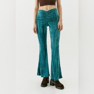 URBAN OUTFITTERS Apolonia Velvet Flare Printed Pant